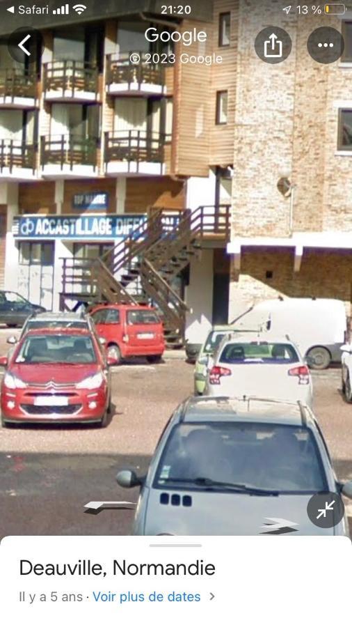 Les Marinas Port Довил Екстериор снимка