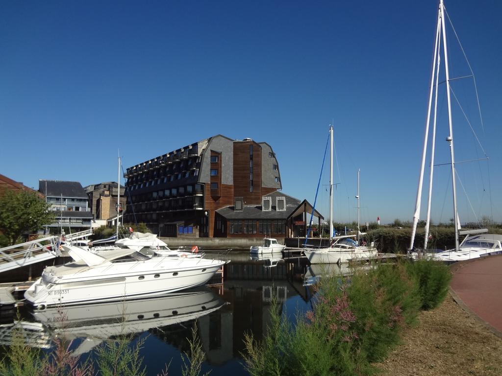 Les Marinas Port Довил Екстериор снимка